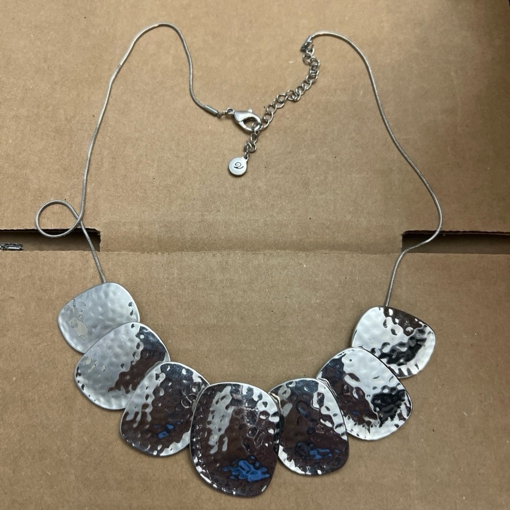 Versona necklace